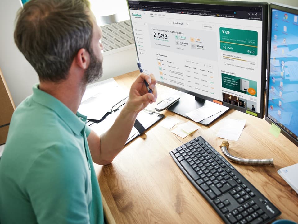 Installer sitting in front of the PC