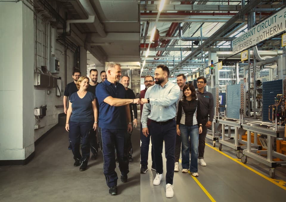 Partner sa zamestnanec Vaillant su podávajú ruku